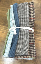 Load image into Gallery viewer, Wool bundle, 8- 1/4 yard pieces